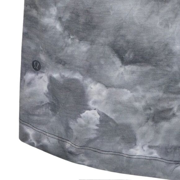 Lululemon Cloud Gray Graphic Athleisure Snap Button Polo in Size Small - Picture 4 of 6